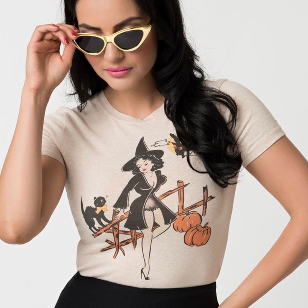 Unique Vintage witch tee size M